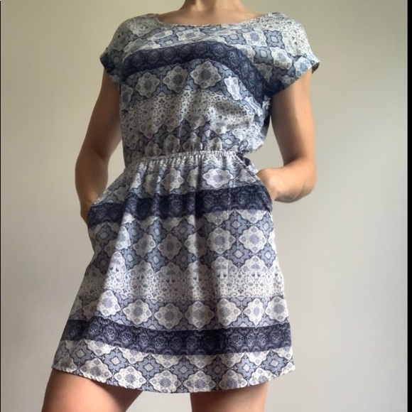 Short sleeve mini dress with pockets - Picture 2 of 5